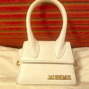 White Jacqmeus bag with strap